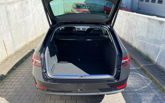 Skoda Superb cena 190240 przebieg: 4, rok produkcji 2024 z Gryfino małe 67